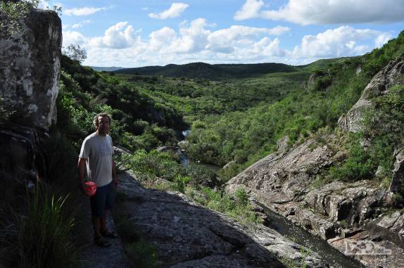 Descendo a trilha para o Salto del Penitente, na região de Villa Serrana, no Uruguai